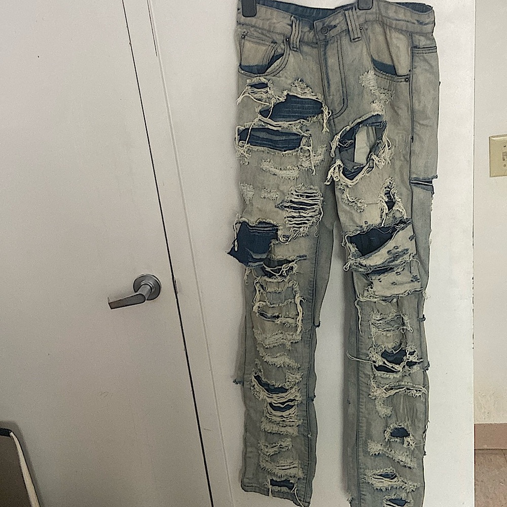 I’m selling these jeans and they and cut